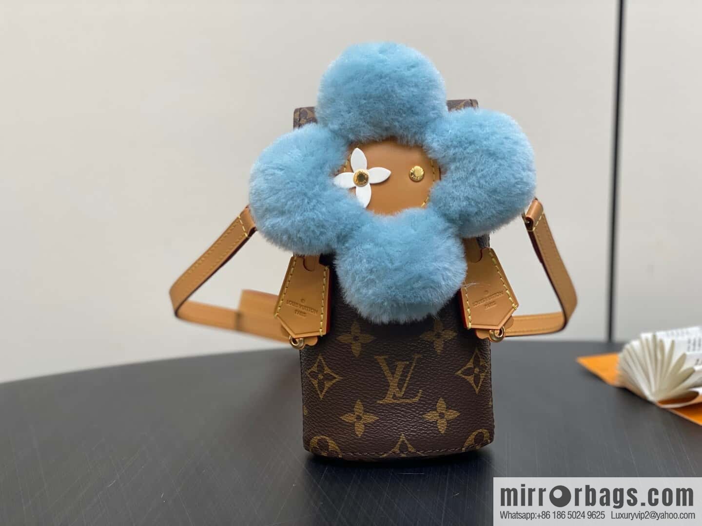 M12269 presbyopia/blue, sunflower mobile phone bag series VIVIENNE mobile phone bag, presbyopia/blue (sunflower) Vivienne mobile phone bag