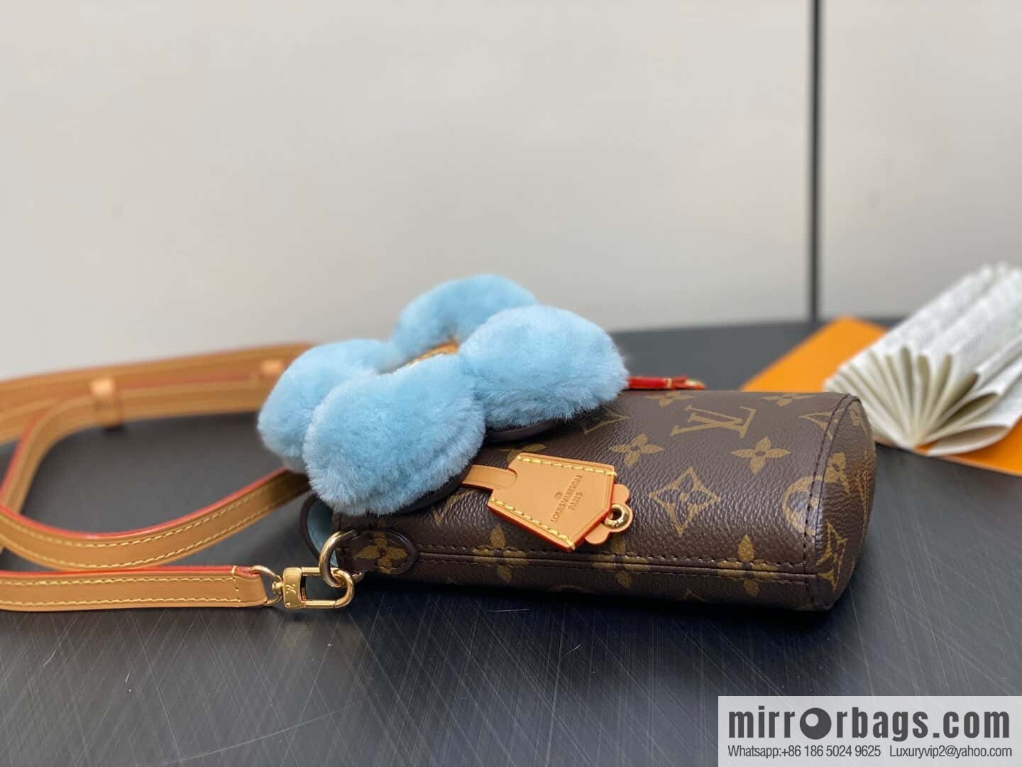 M12269 presbyopia/blue, sunflower mobile phone bag series VIVIENNE mobile phone bag, presbyopia/blue (sunflower) Vivienne mobile phone bag