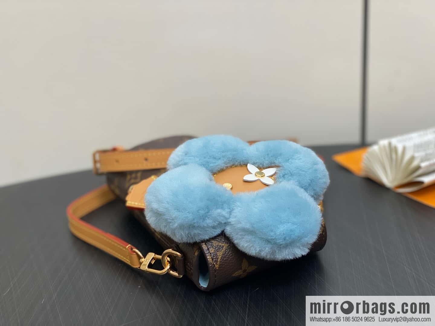 M12269 presbyopia/blue, sunflower mobile phone bag series VIVIENNE mobile phone bag, presbyopia/blue (sunflower) Vivienne mobile phone bag