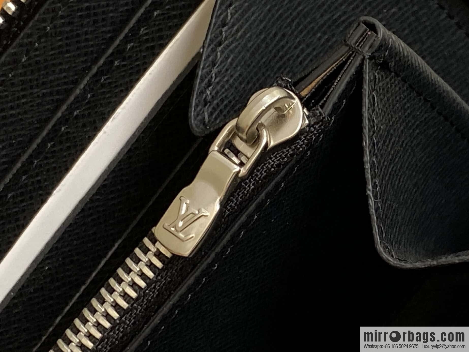 [Premium‑quality] M13408 black color, single zipper wallet series Zippy zipper wallet