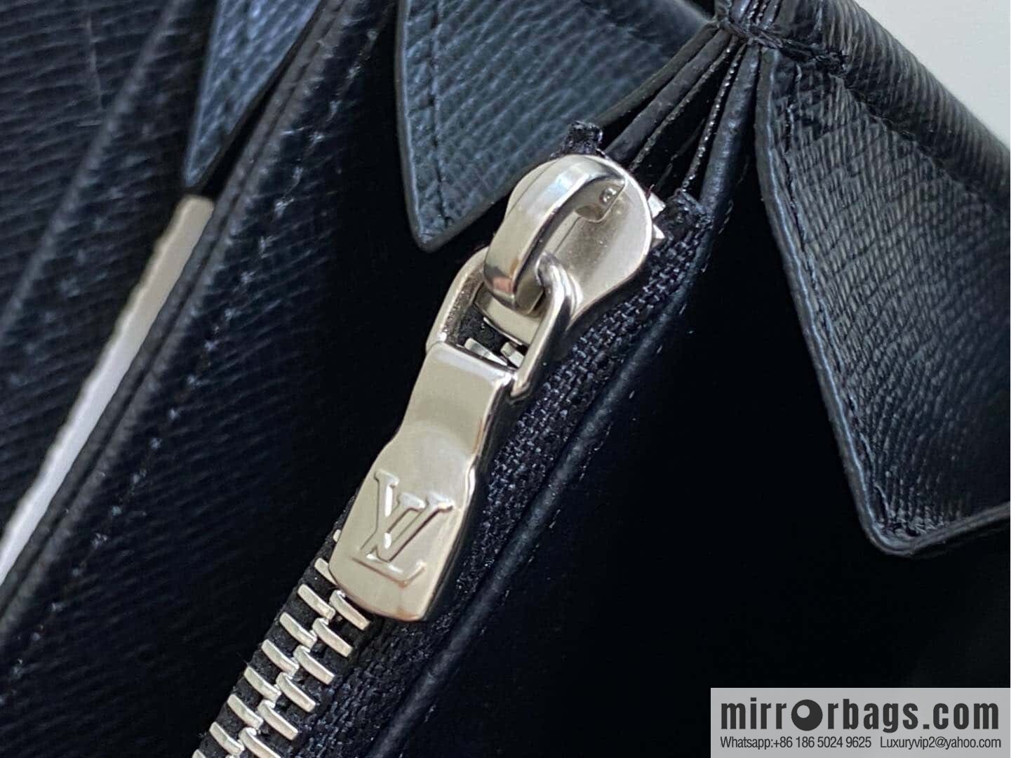 [Premium‑quality] M13992 black color, single zipper wallet series Zippy zipper wallet
