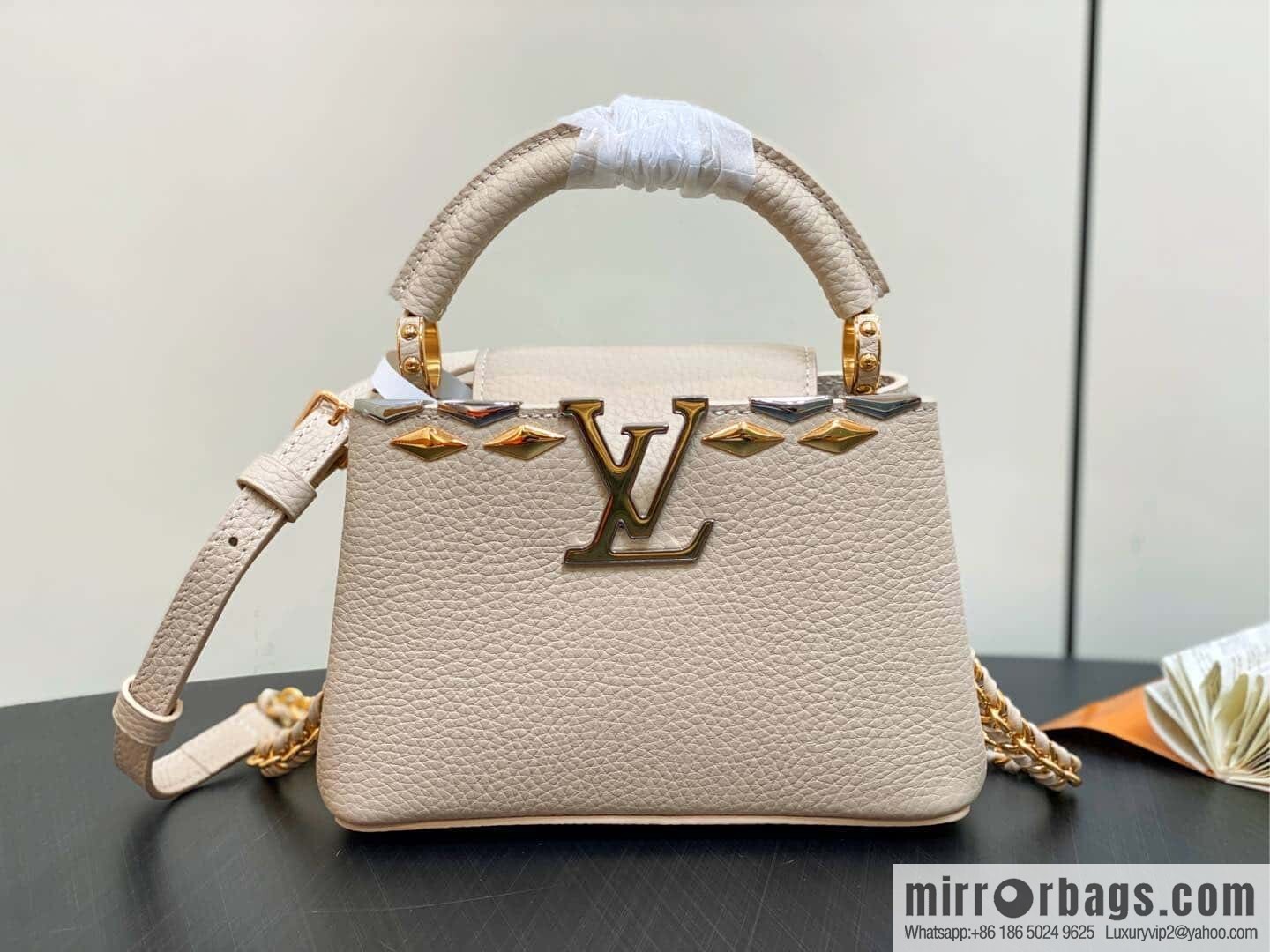 [Boutique‑grade] M12751 rice white full leather rhombus model, full leather cap that English series, this Capucines mini handbag