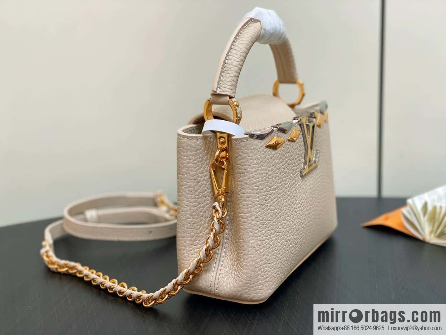 [Boutique‑grade] M12751 rice white full leather rhombus model, full leather cap that English series, this Capucines mini handbag