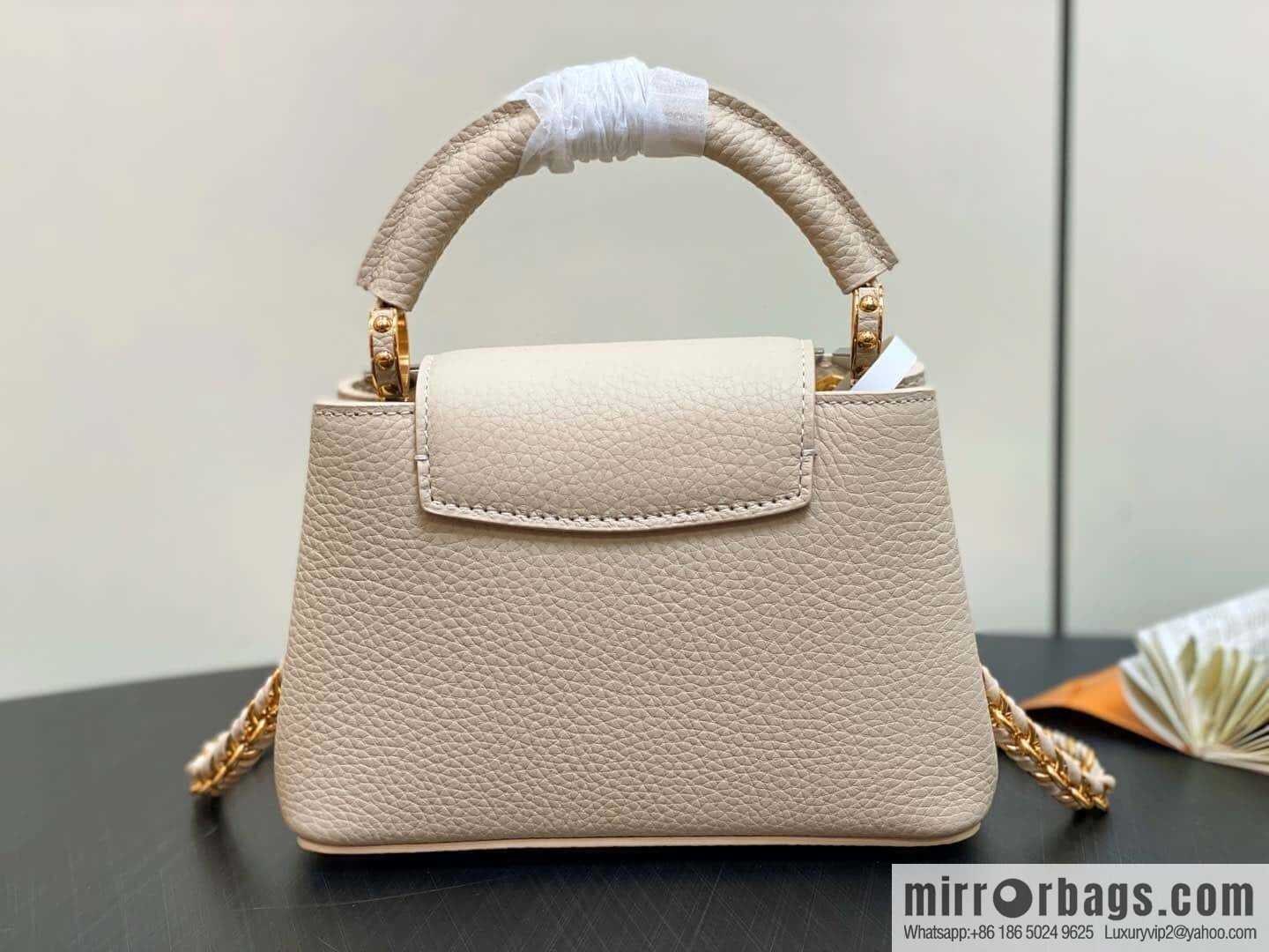 [Boutique‑grade] M12751 rice white full leather rhombus model, full leather cap that English series, this Capucines mini handbag