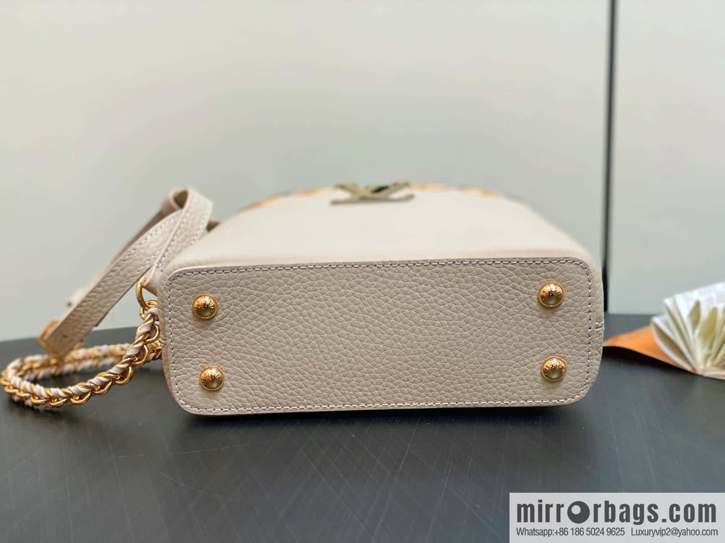 [Boutique‑grade] M12751 rice white full leather rhombus model, full leather cap that English series, this Capucines mini handbag