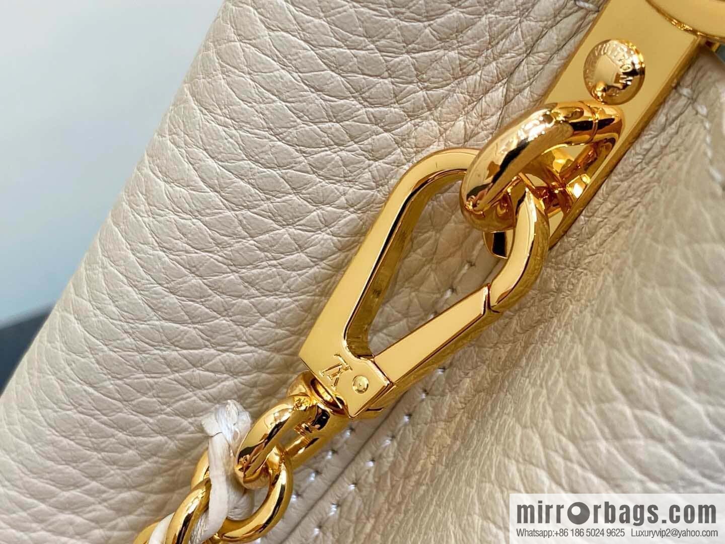 [Boutique‑grade] M12751 rice white full leather rhombus model, full leather cap that English series, this Capucines mini handbag