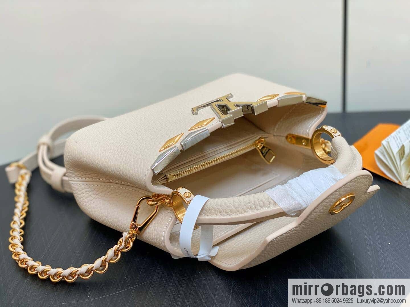 [Boutique‑grade] M12751 rice white full leather rhombus model, full leather cap that English series, this Capucines mini handbag