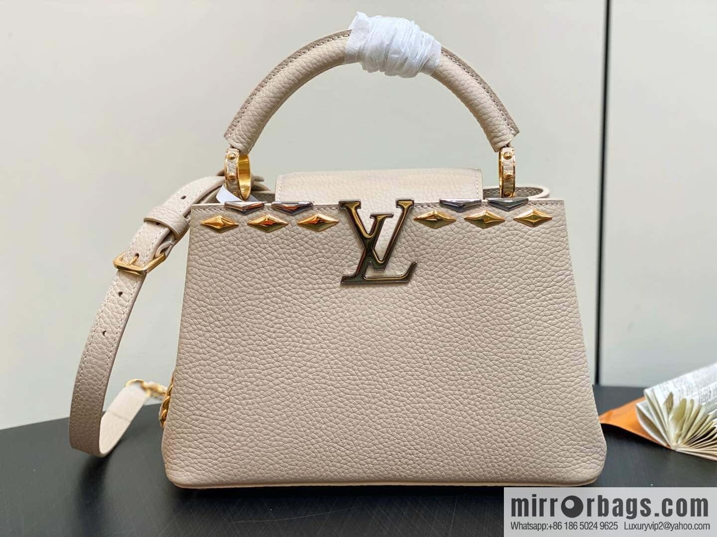 [Boutique‑grade] M12751 rice white full leather rhombus model, full leather cap that English series, this Capucines small handbag