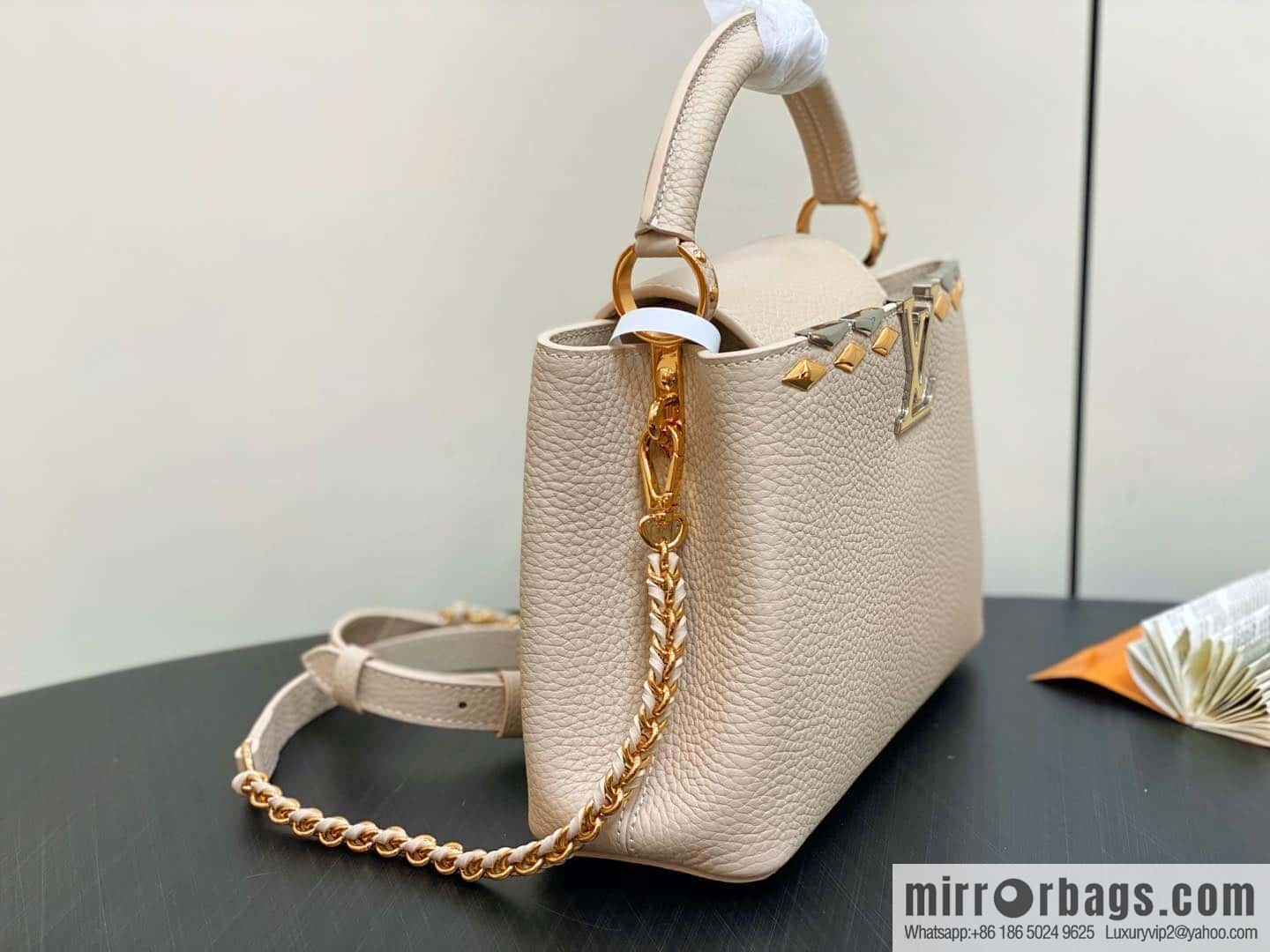 [Boutique‑grade] M12751 rice white full leather rhombus model, full leather cap that English series, this Capucines small handbag