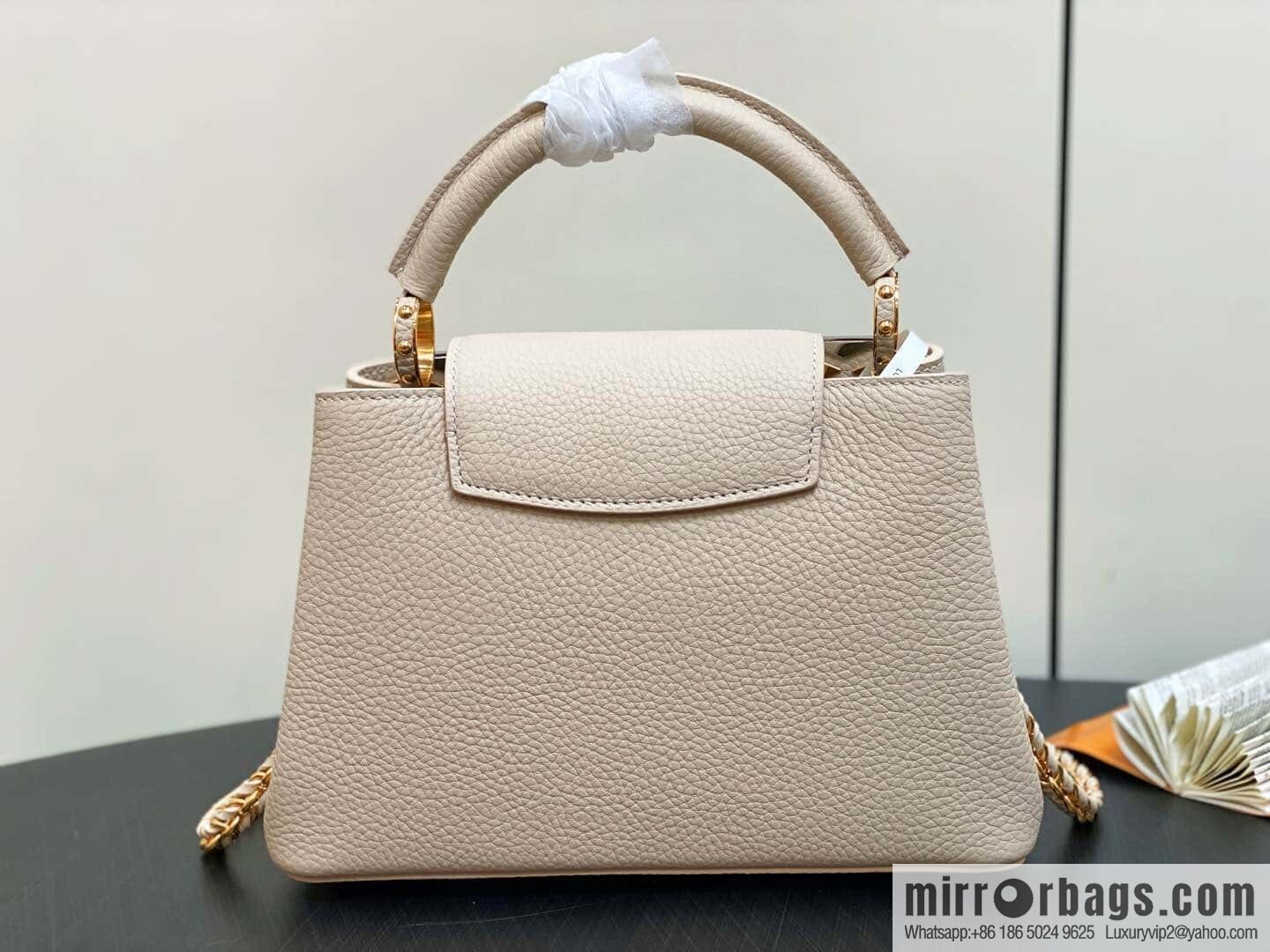 [Boutique‑grade] M12751 rice white full leather rhombus model, full leather cap that English series, this Capucines small handbag