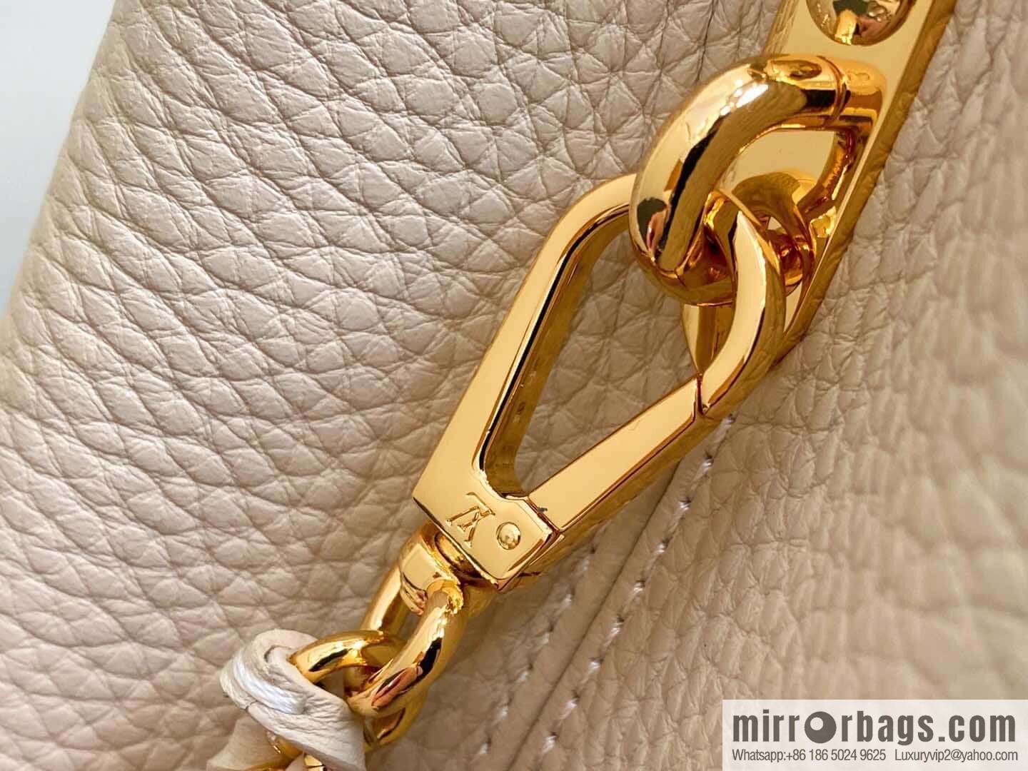 [Boutique‑grade] M12751 rice white full leather rhombus model, full leather cap that English series, this Capucines small handbag