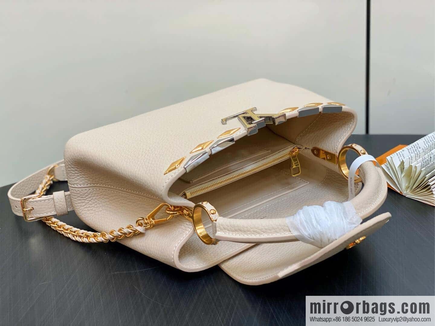 [Boutique‑grade] M12751 rice white full leather rhombus model, full leather cap that English series, this Capucines small handbag