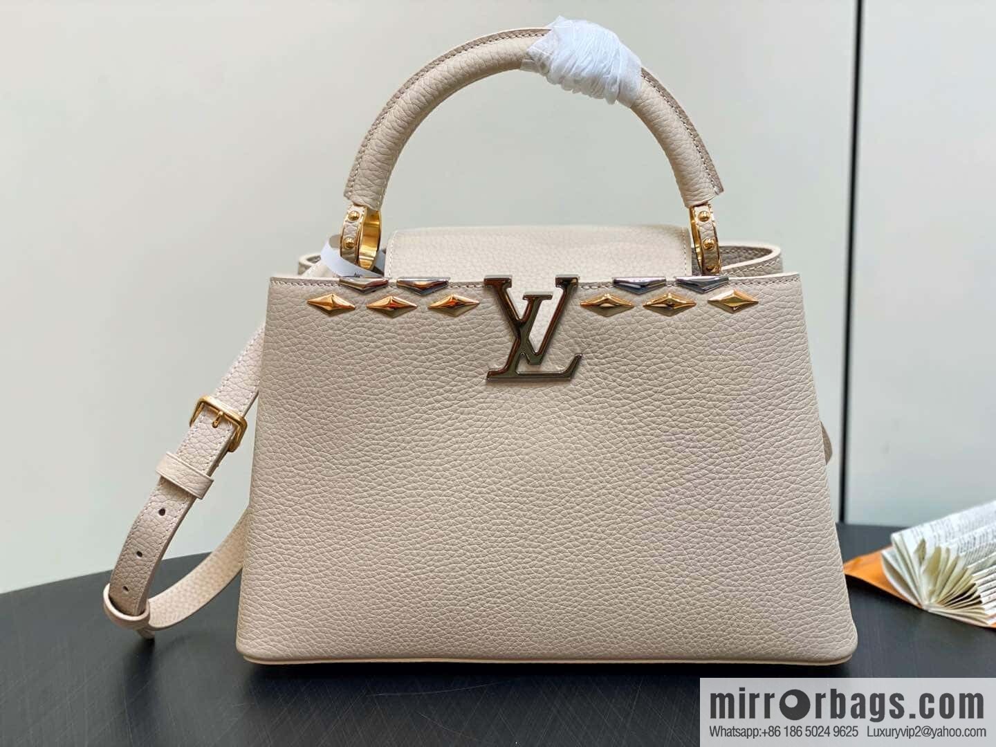 [Boutique‑grade] M12751 rice white full leather rhombus model, full leather cap that English series, this Capucines medium handbag