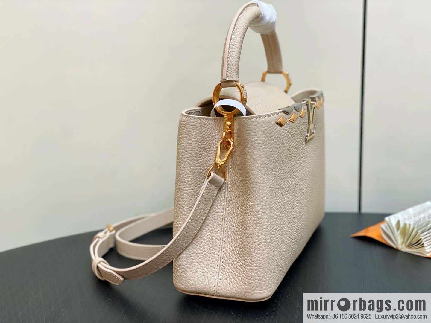 [Boutique‑grade] M12751 rice white full leather rhombus model, full leather cap that English series, this Capucines medium handbag
