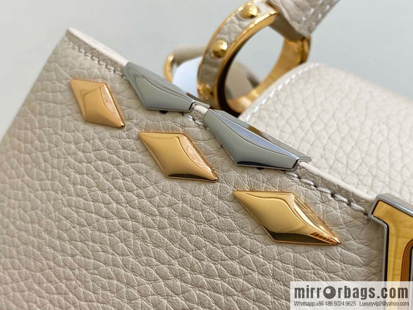 [Boutique‑grade] M12751 rice white full leather rhombus model, full leather cap that English series, this Capucines medium handbag