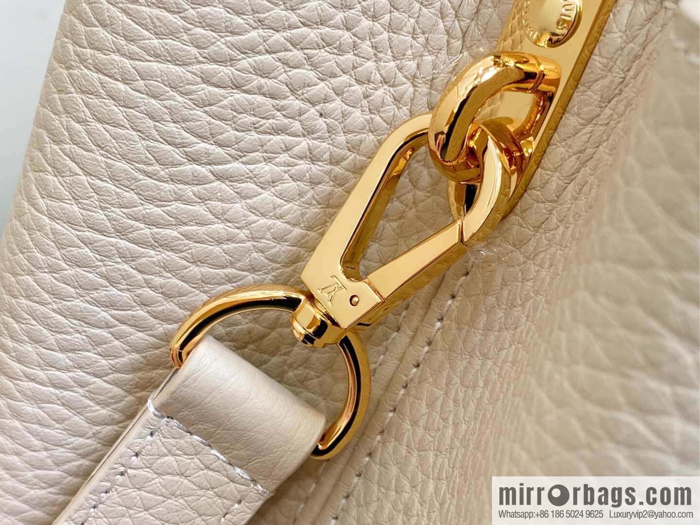 [Boutique‑grade] M12751 rice white full leather rhombus model, full leather cap that English series, this Capucines medium handbag