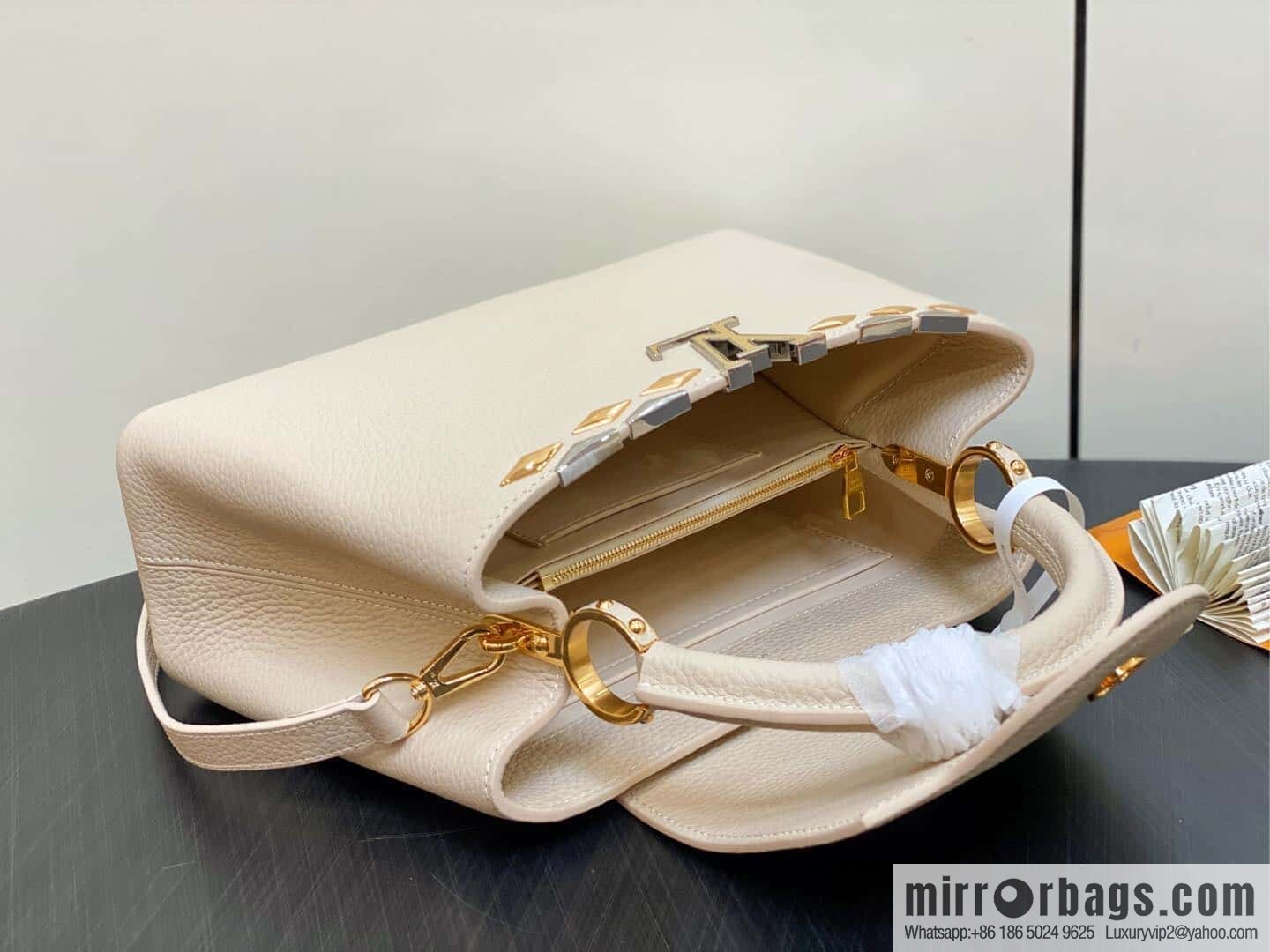 [Boutique‑grade] M12751 rice white full leather rhombus model, full leather cap that English series, this Capucines medium handbag