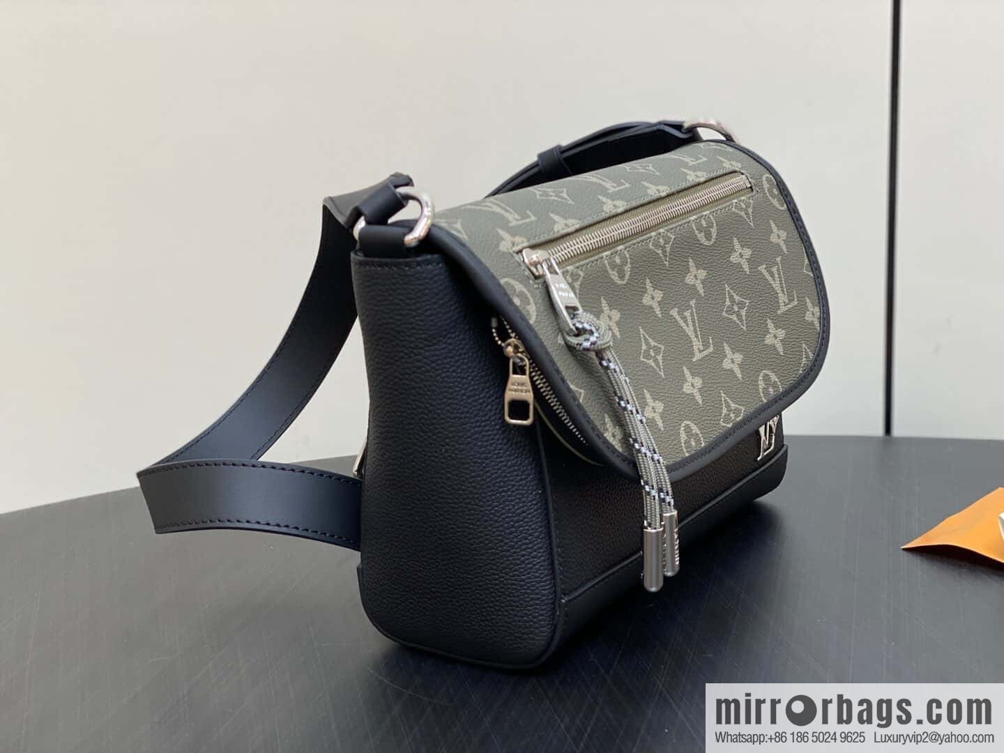 [Boutique‑grade] M12625 green flower, men's bag messenger bag series Pulse messenger bag