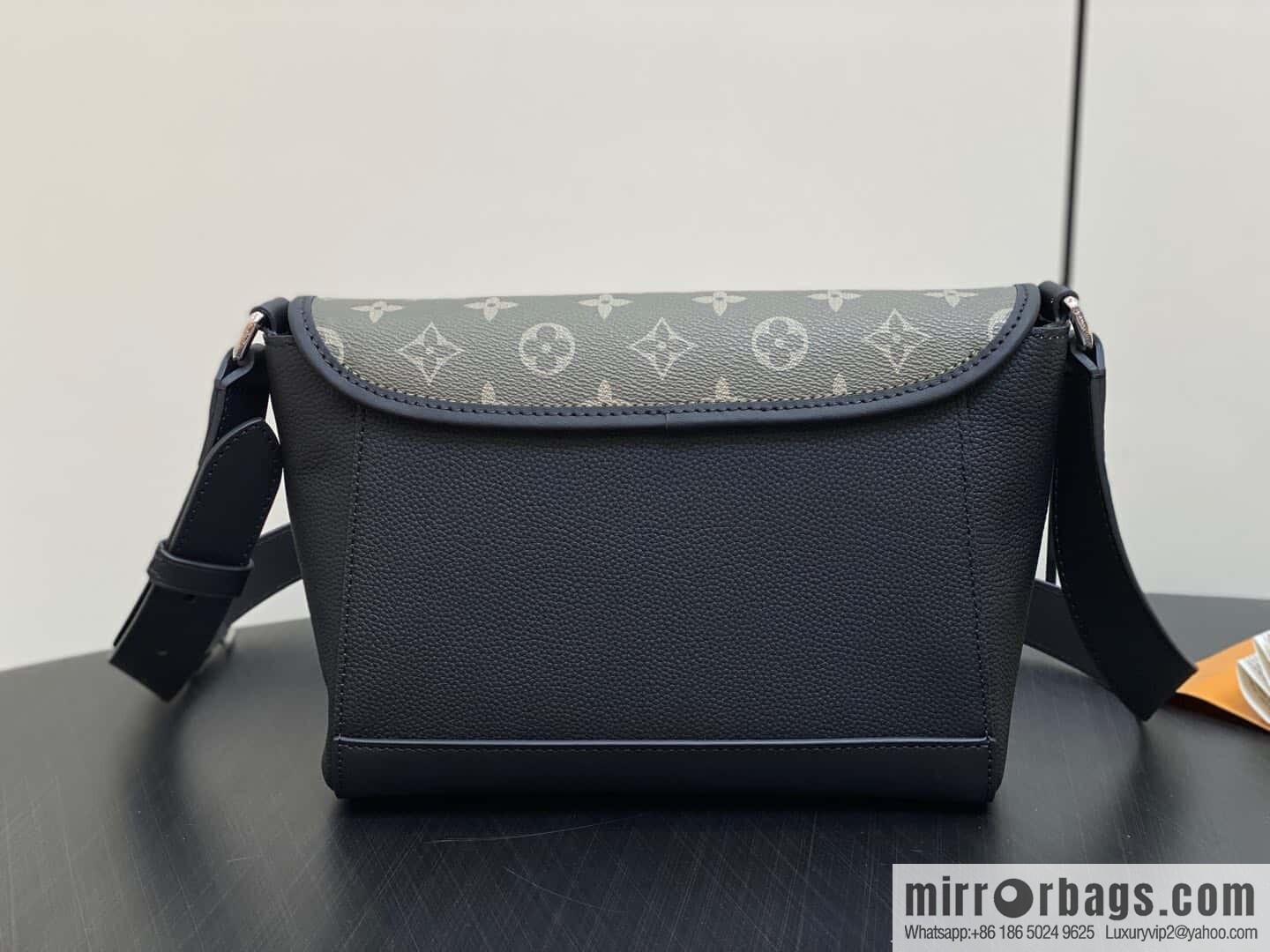 [Boutique‑grade] M12625 green flower, men's bag messenger bag series Pulse messenger bag