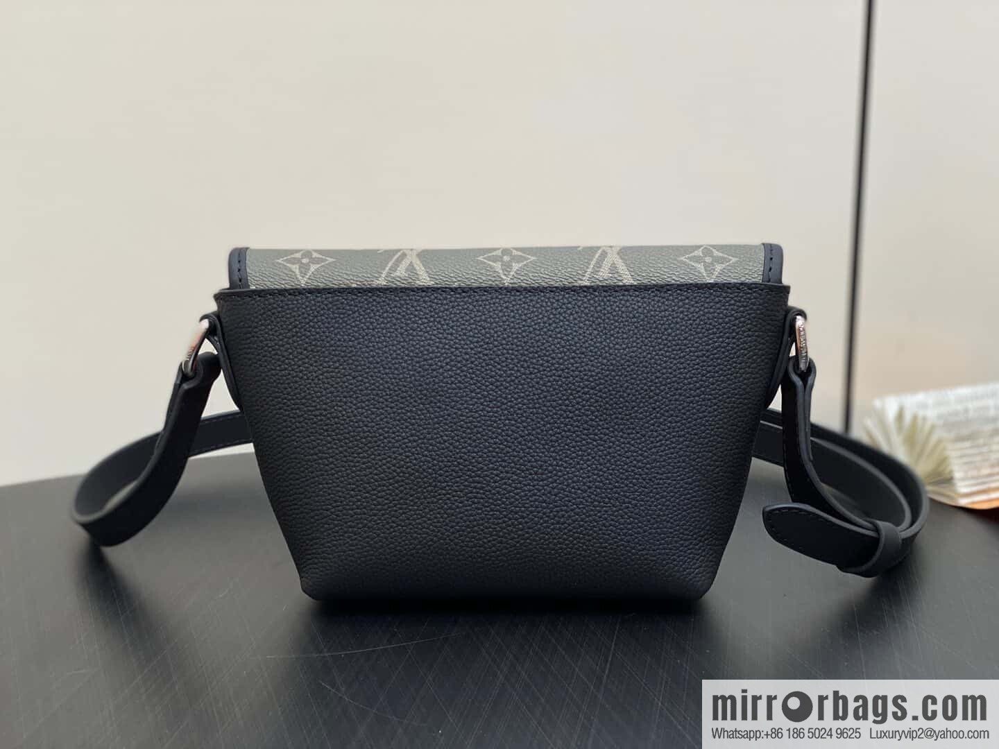 [Boutique‑grade] M12618 green flower, men's bag messenger bag series Pulse mini handbag
