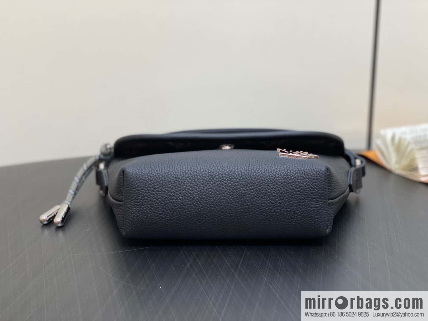 [Boutique‑grade] M12618 green flower, men's bag messenger bag series Pulse mini handbag