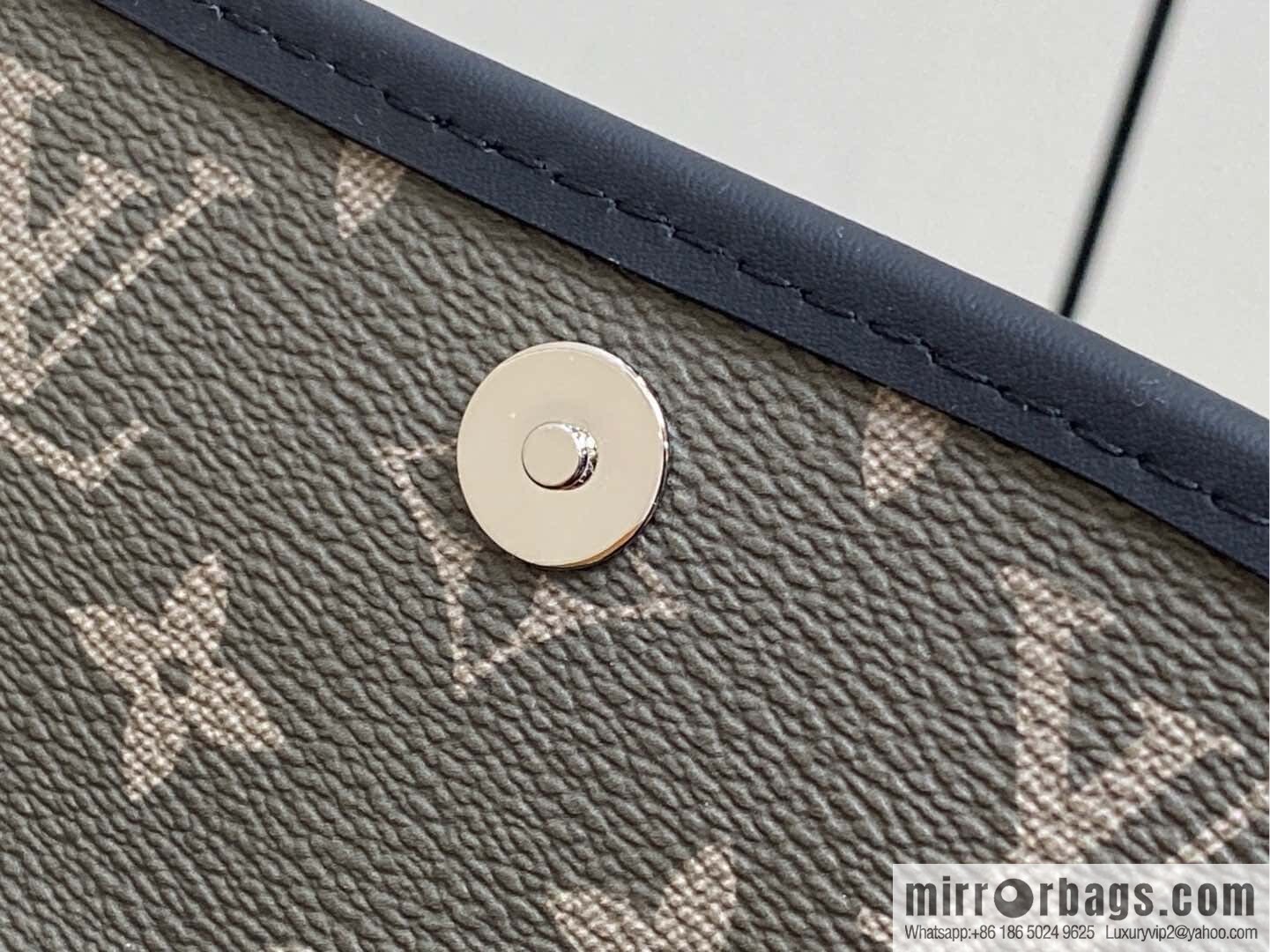 [Boutique‑grade] M12618 green flower, men's bag messenger bag series Pulse mini handbag