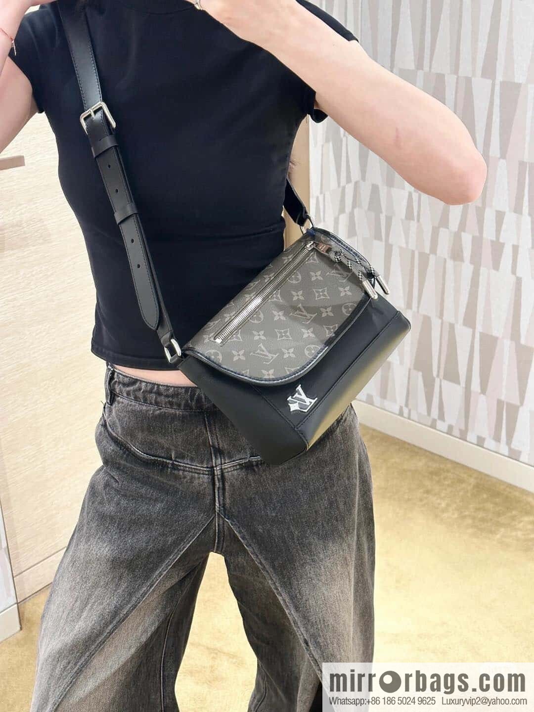 [Boutique‑grade] M12618 green flower, men's bag messenger bag series Pulse mini handbag