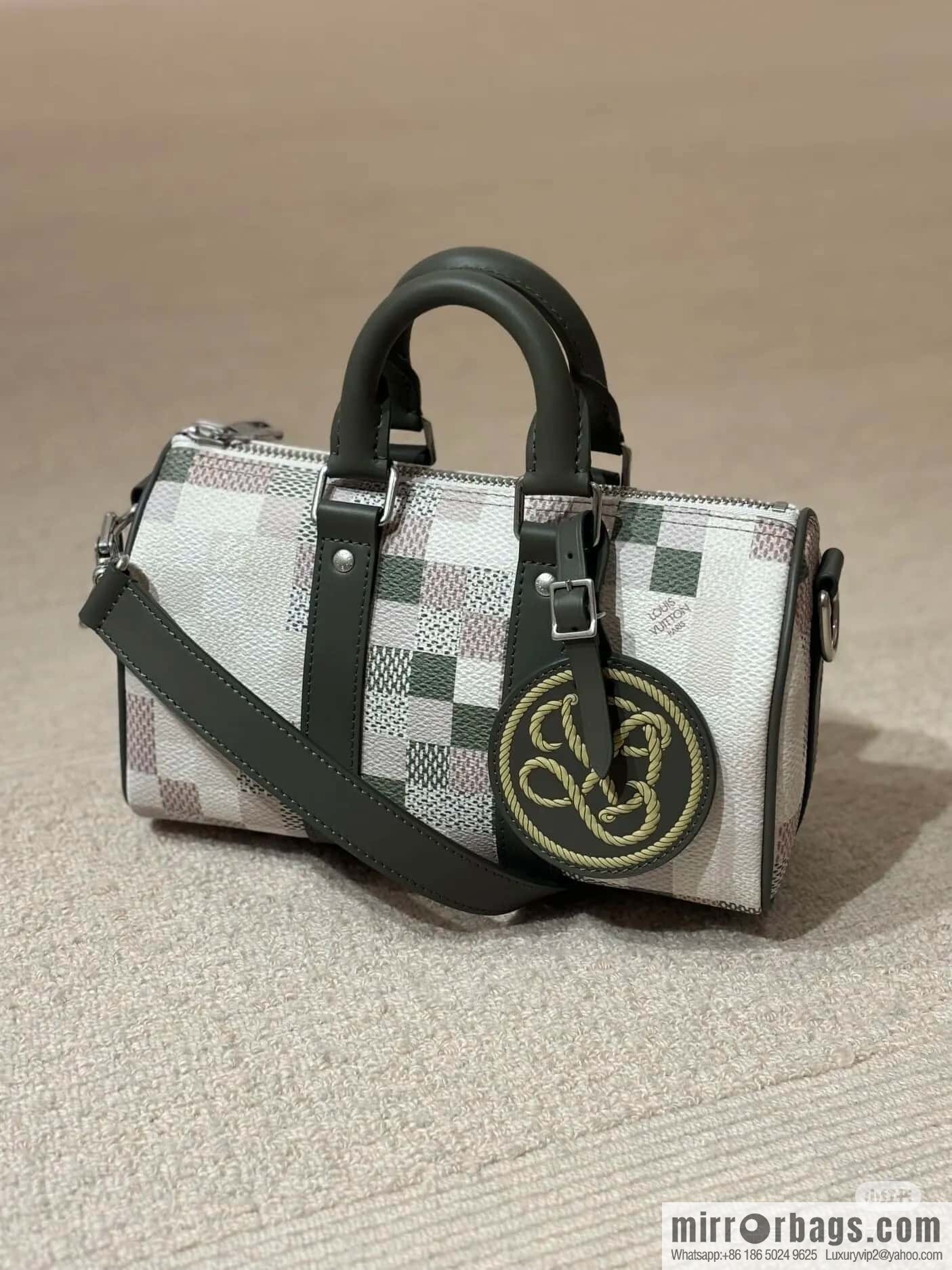 [Premium‑quality] M00105 green gradual change grid, men's bag pillow bag speedy series, this Keepall 25 handbag