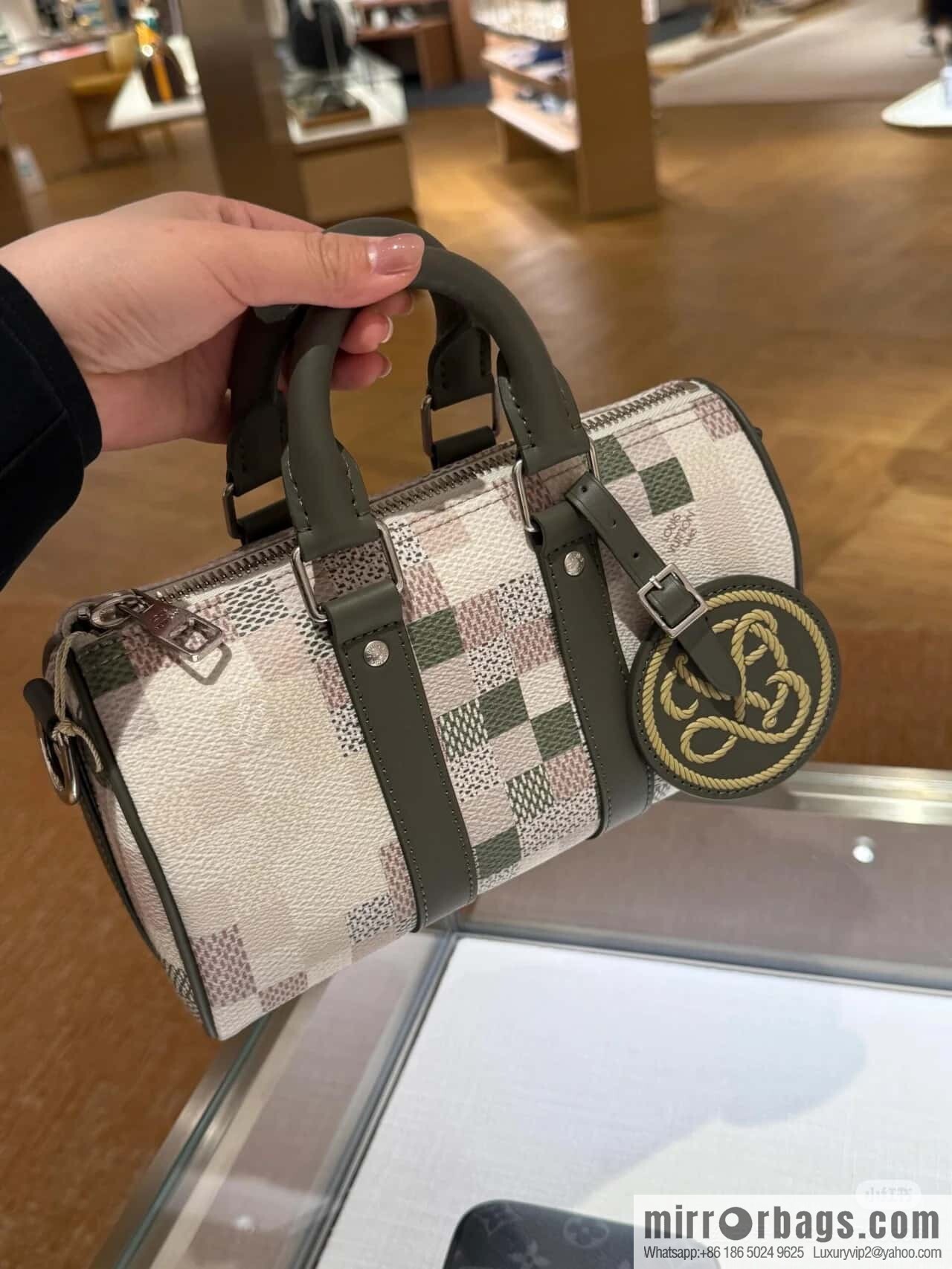 [Premium‑quality] M00105 green gradual change grid, men's bag pillow bag speedy series, this Keepall 25 handbag
