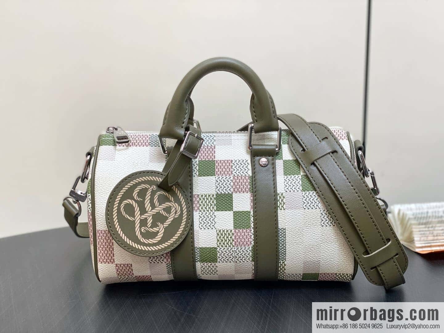[Premium‑quality] M00105 green gradual change grid, men's bag pillow bag speedy series, this Keepall 25 handbag