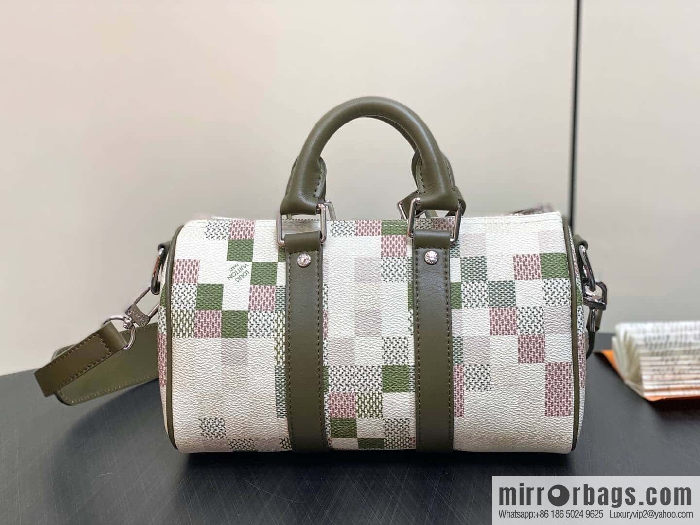 [Premium‑quality] M00105 green gradual change grid, men's bag pillow bag speedy series, this Keepall 25 handbag