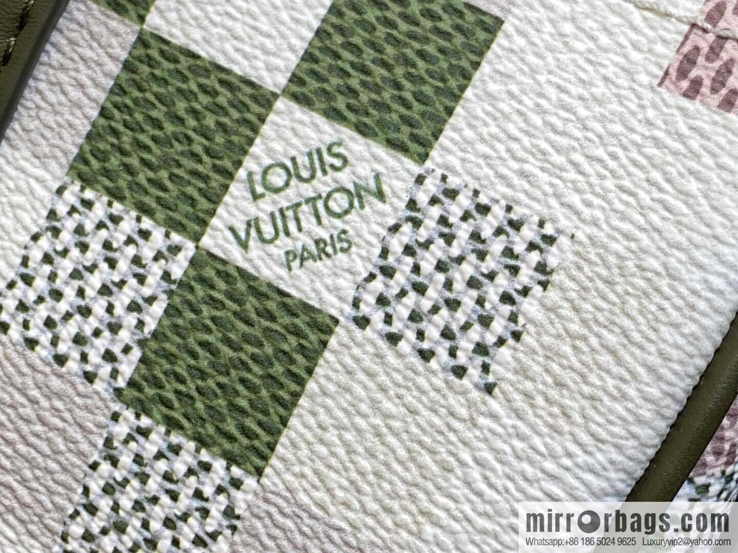 [Premium‑quality] M00105 green gradual change grid, men's bag pillow bag speedy series, this Keepall 25 handbag