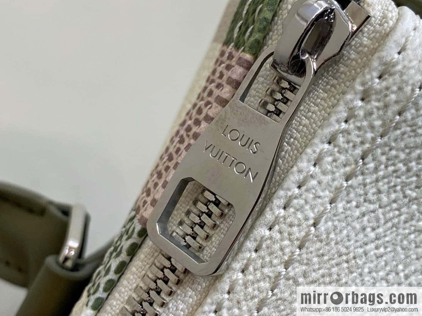 [Premium‑quality] M00105 green gradual change grid, men's bag pillow bag speedy series, this Keepall 25 handbag