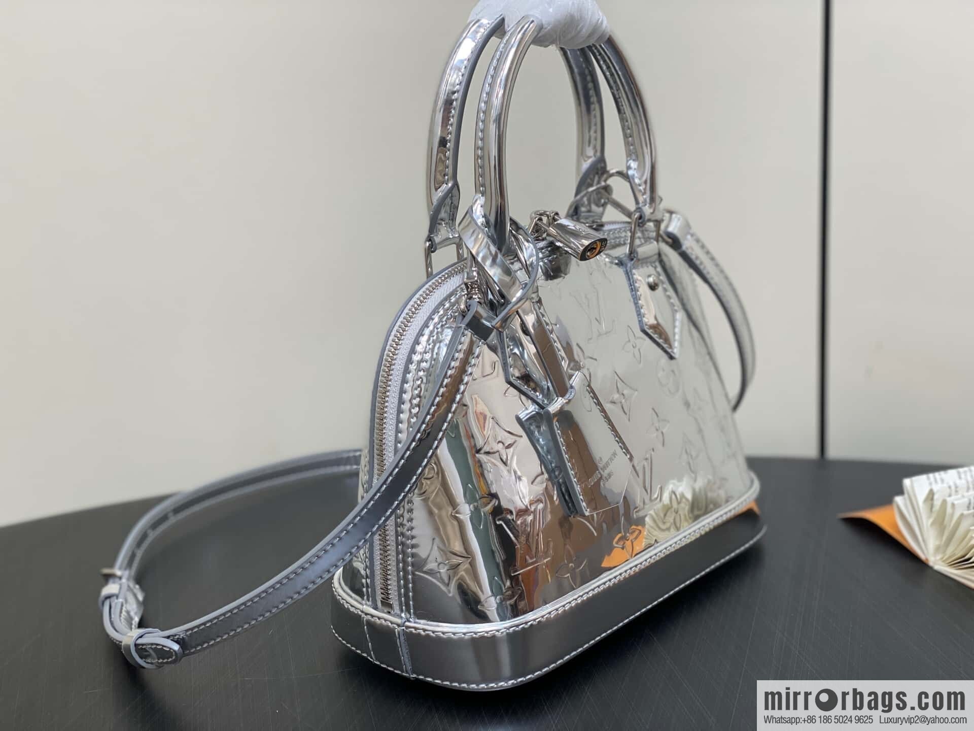 [Boutique‑grade] M40302 silver patent leather M40302 water ripple shell bag series ALMA BB handbag