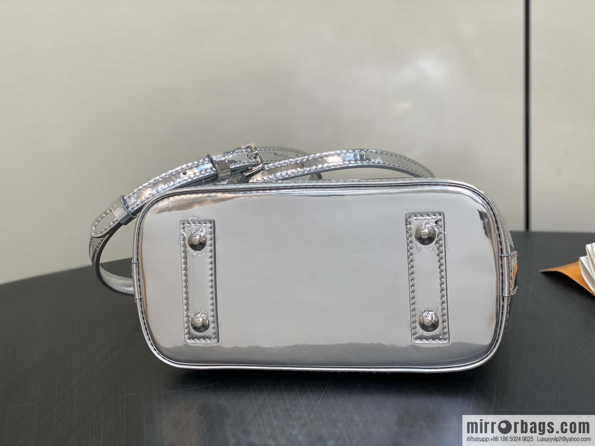 [Boutique‑grade] M40302 silver patent leather M40302 water ripple shell bag series ALMA BB handbag