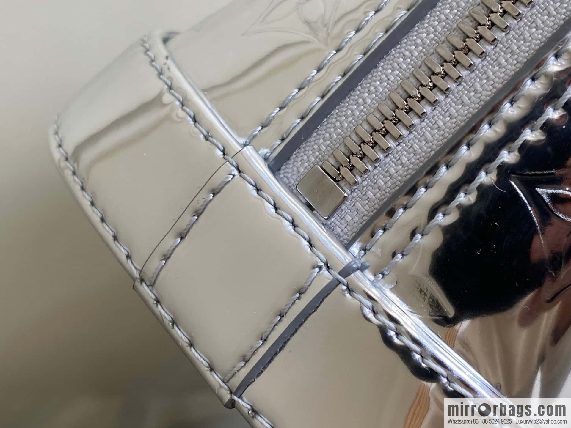[Boutique‑grade] M40302 silver patent leather M40302 water ripple shell bag series ALMA BB handbag
