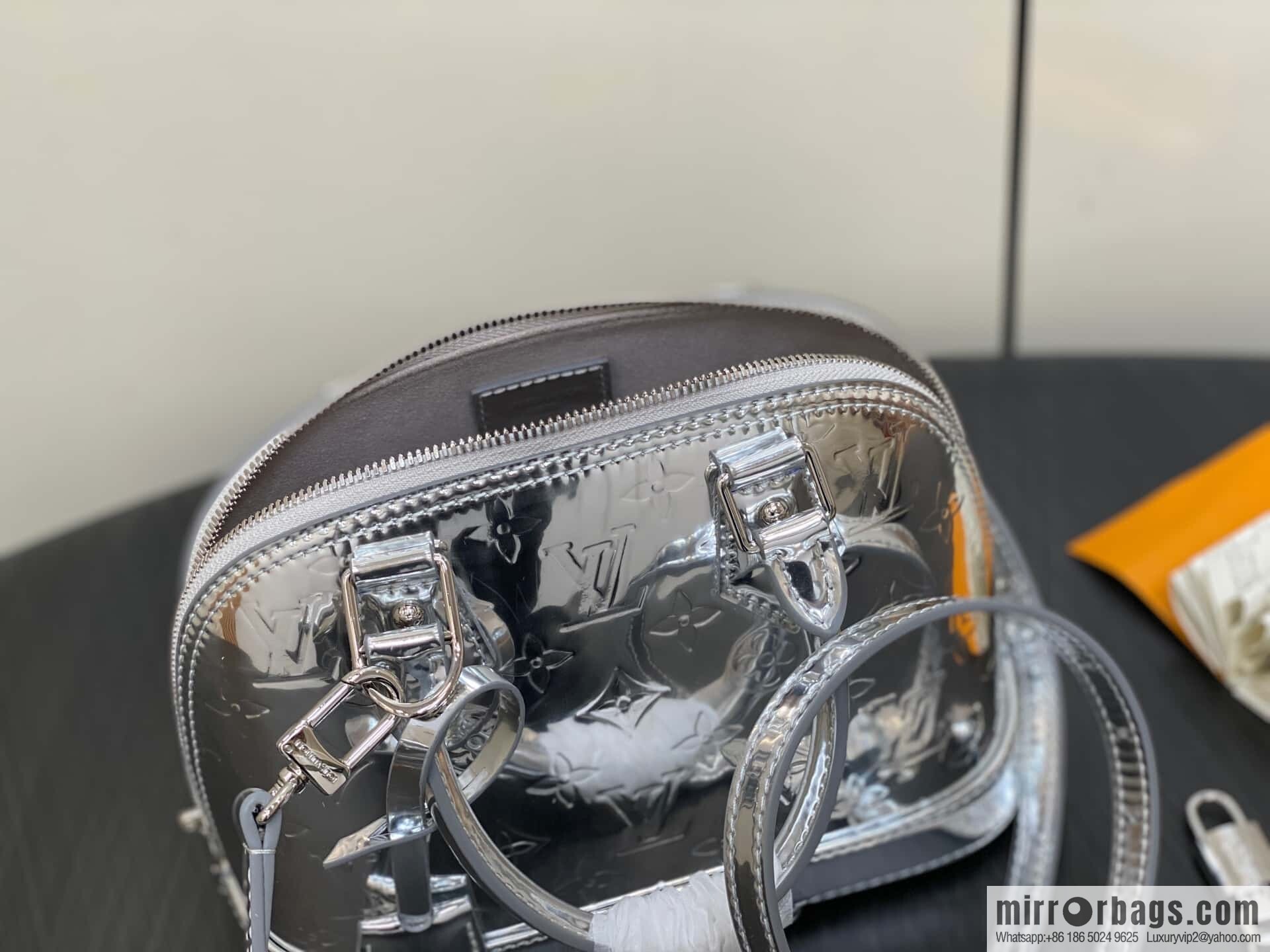 [Boutique‑grade] M40302 silver patent leather M40302 water ripple shell bag series ALMA BB handbag