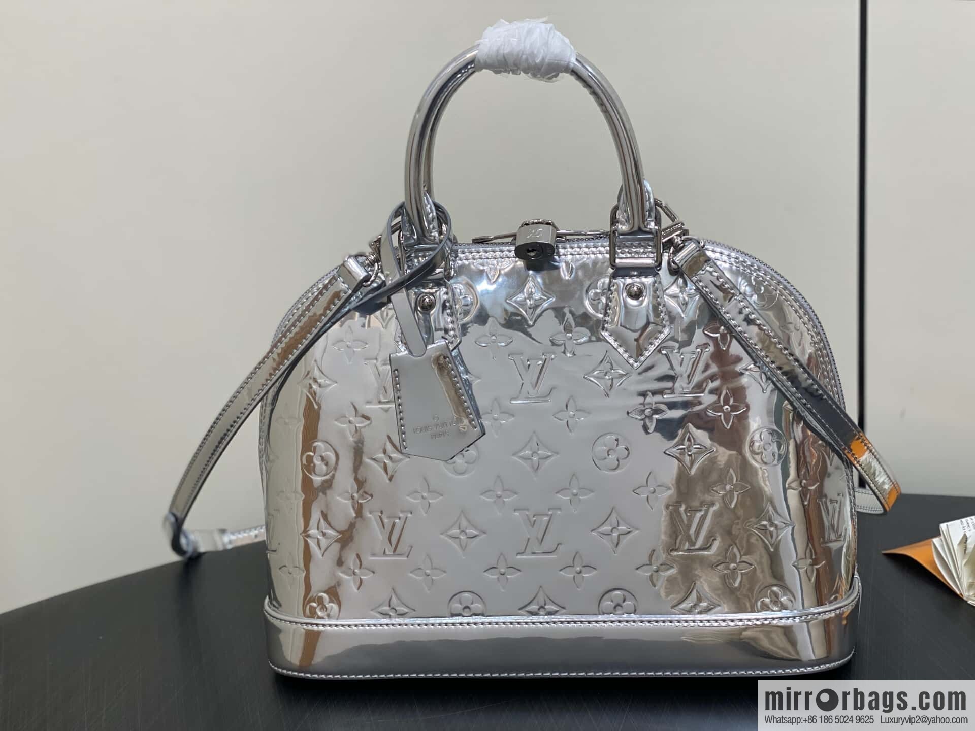 [Boutique‑grade] M40301 silver patent leather, shell bag series alma medium handbag