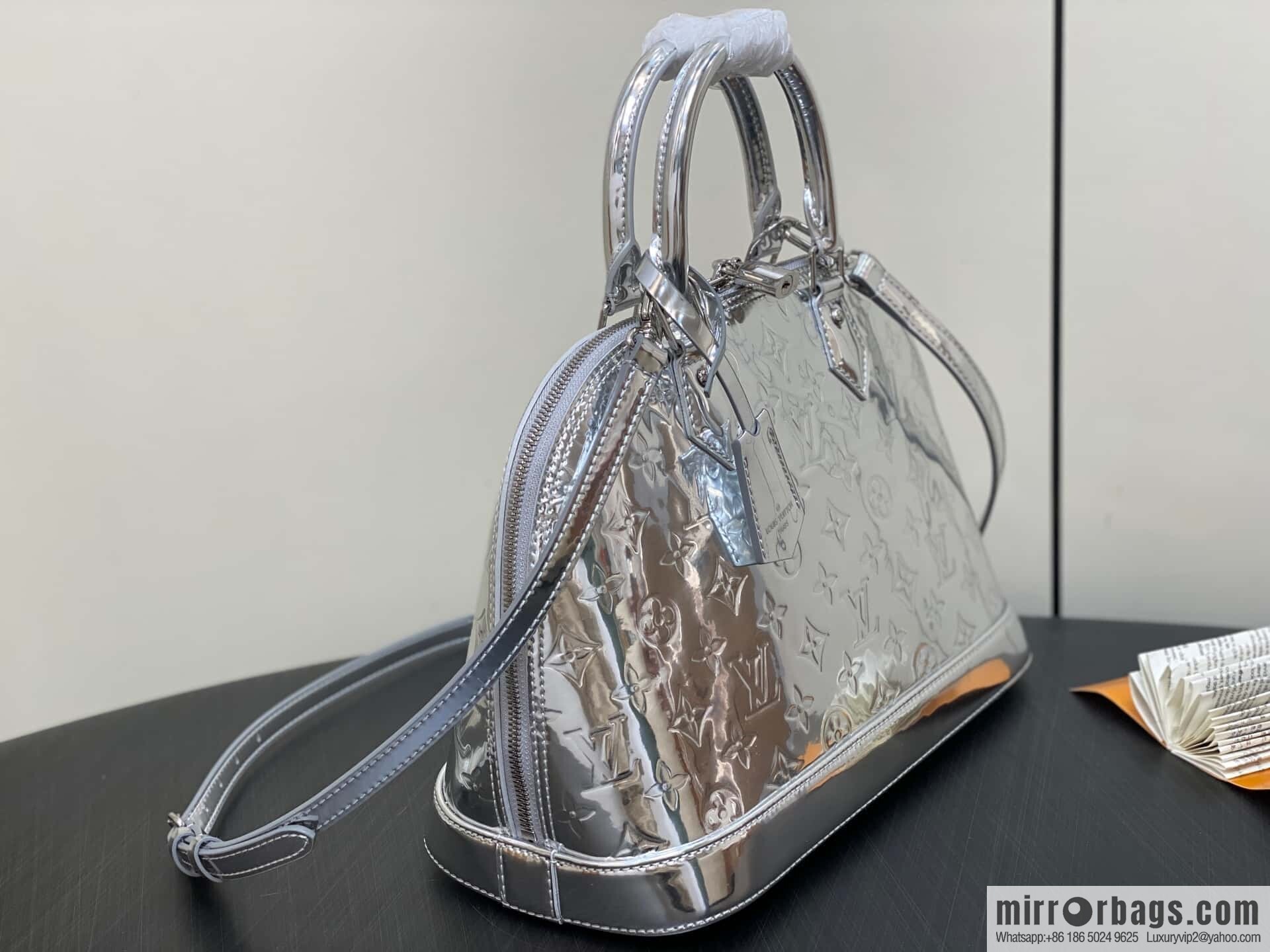 [Boutique‑grade] M40301 silver patent leather, shell bag series alma medium handbag