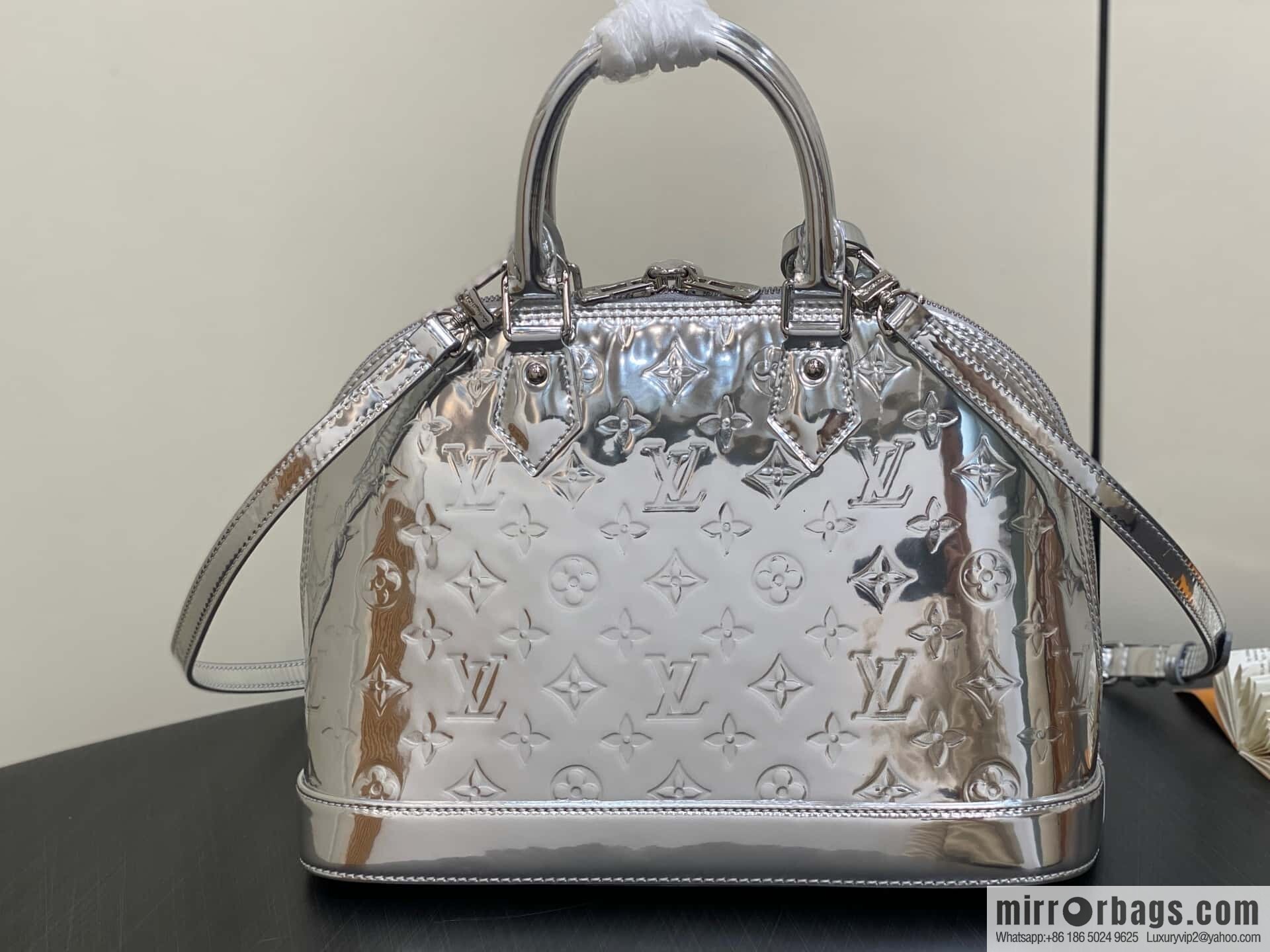 [Boutique‑grade] M40301 silver patent leather, shell bag series alma medium handbag