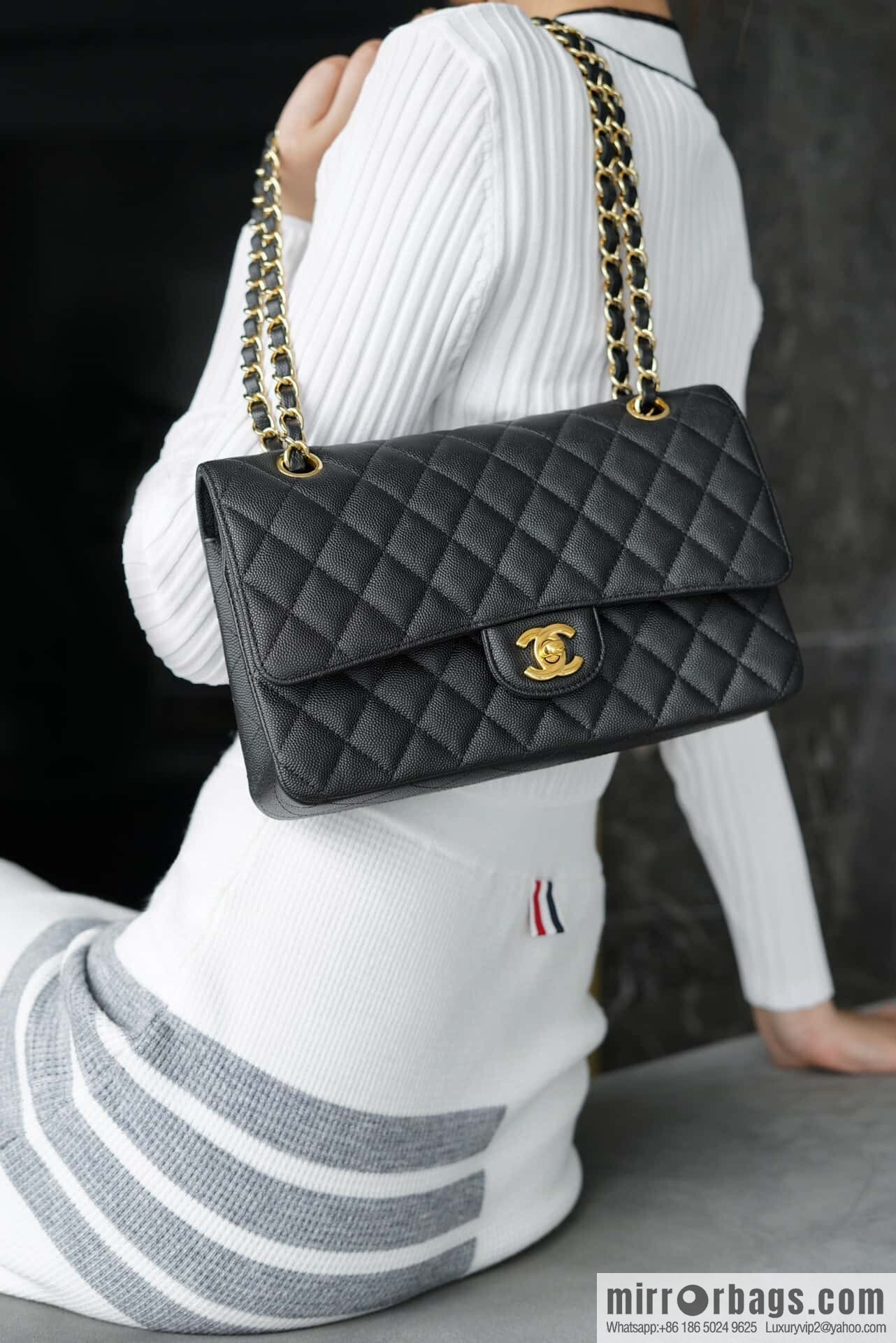 ℂ𝔽 𝗖𝗹𝗮𝘀𝘀𝗶𝗰 𝗙𝗹𝗮𝗽 | original caviar 🐂 medium, black gold 🖤 A01112