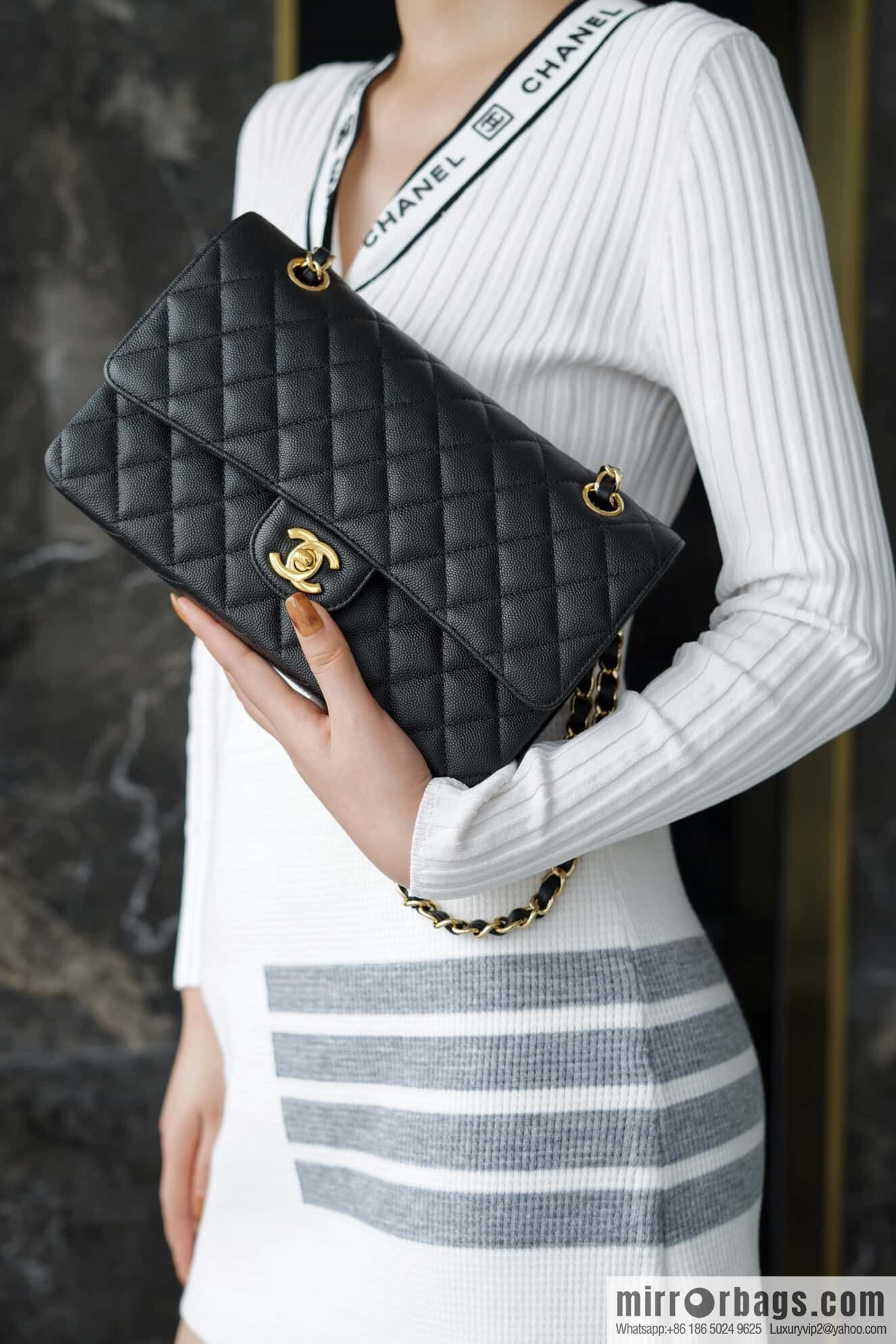 ℂ𝔽 𝗖𝗹𝗮𝘀𝘀𝗶𝗰 𝗙𝗹𝗮𝗽 | original caviar 🐂 medium, black gold 🖤 A01112