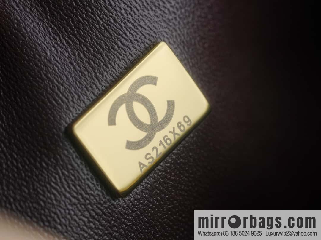 ℂ𝔽 𝗖𝗹𝗮𝘀𝘀𝗶𝗰 𝗙𝗹𝗮𝗽 | original caviar 🐂 medium, black gold 🖤 A01112