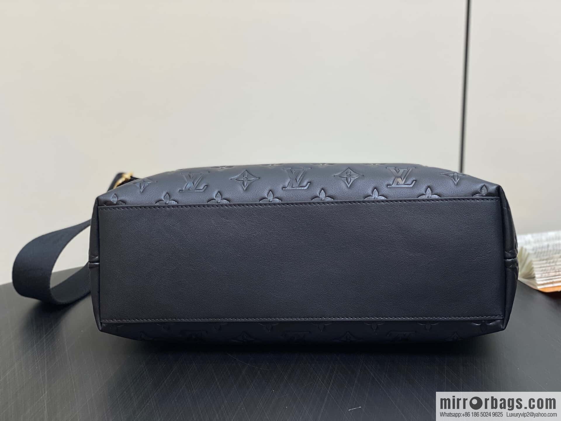 [Boutique‑grade] M12068 black, full leather chain bag Coussin Hobo MM handbag