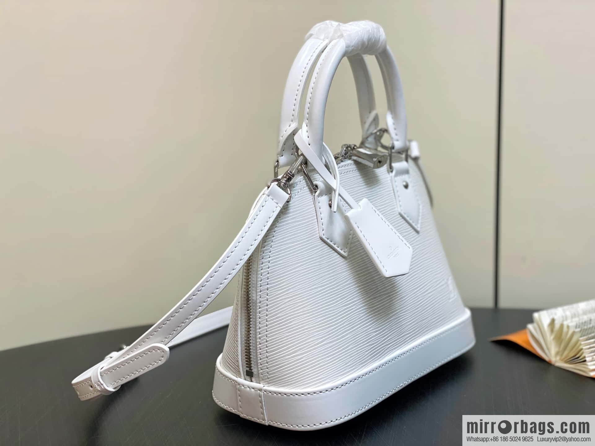 [Boutique‑grade] M11381 white, water ripple shell bag Sac Alma BB handbag
