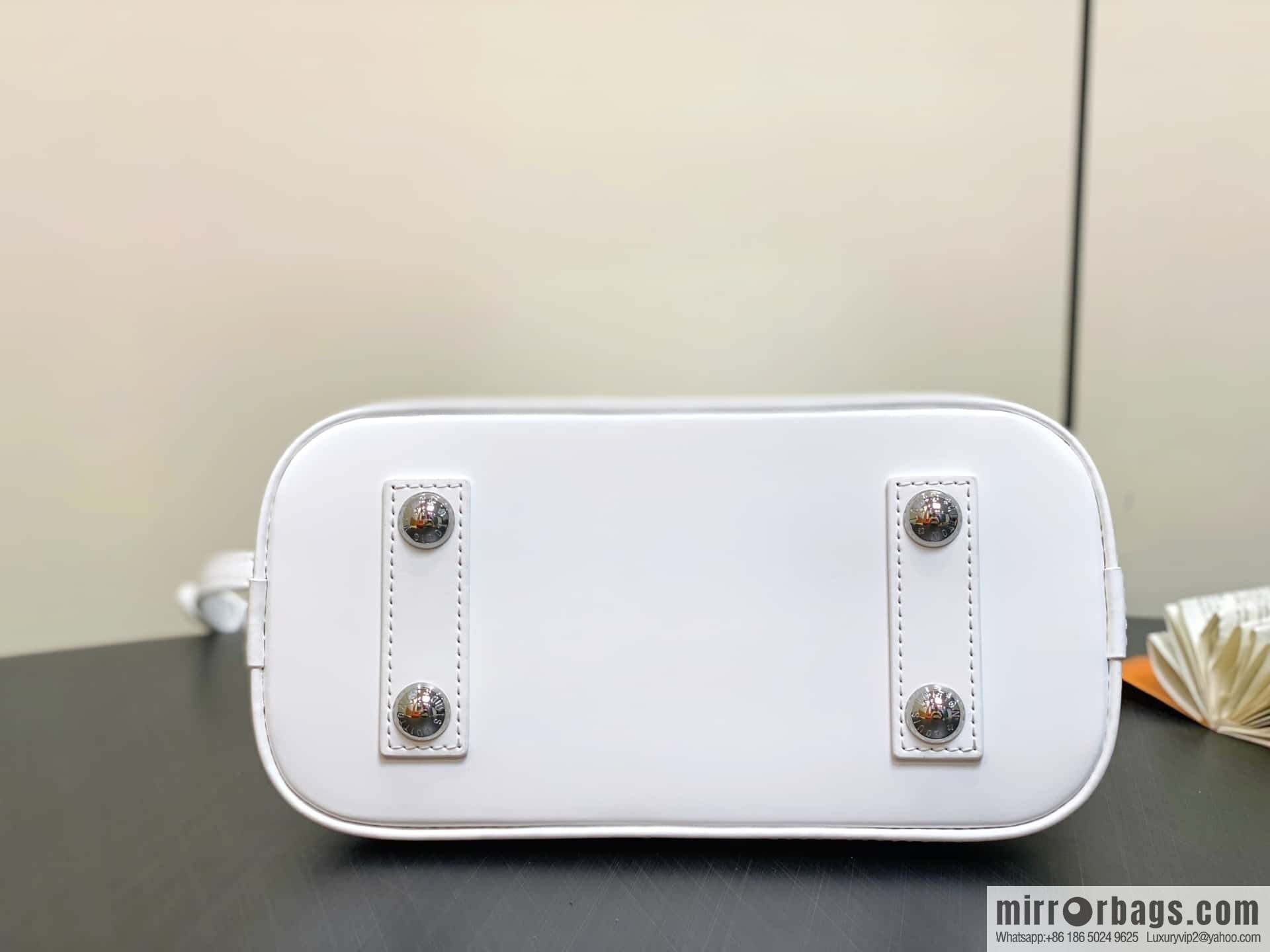 [Boutique‑grade] M11381 white, water ripple shell bag Sac Alma BB handbag