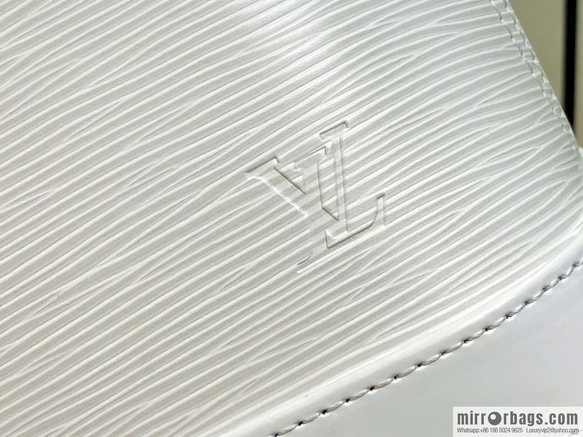 [Boutique‑grade] M11381 white, water ripple shell bag Sac Alma BB handbag