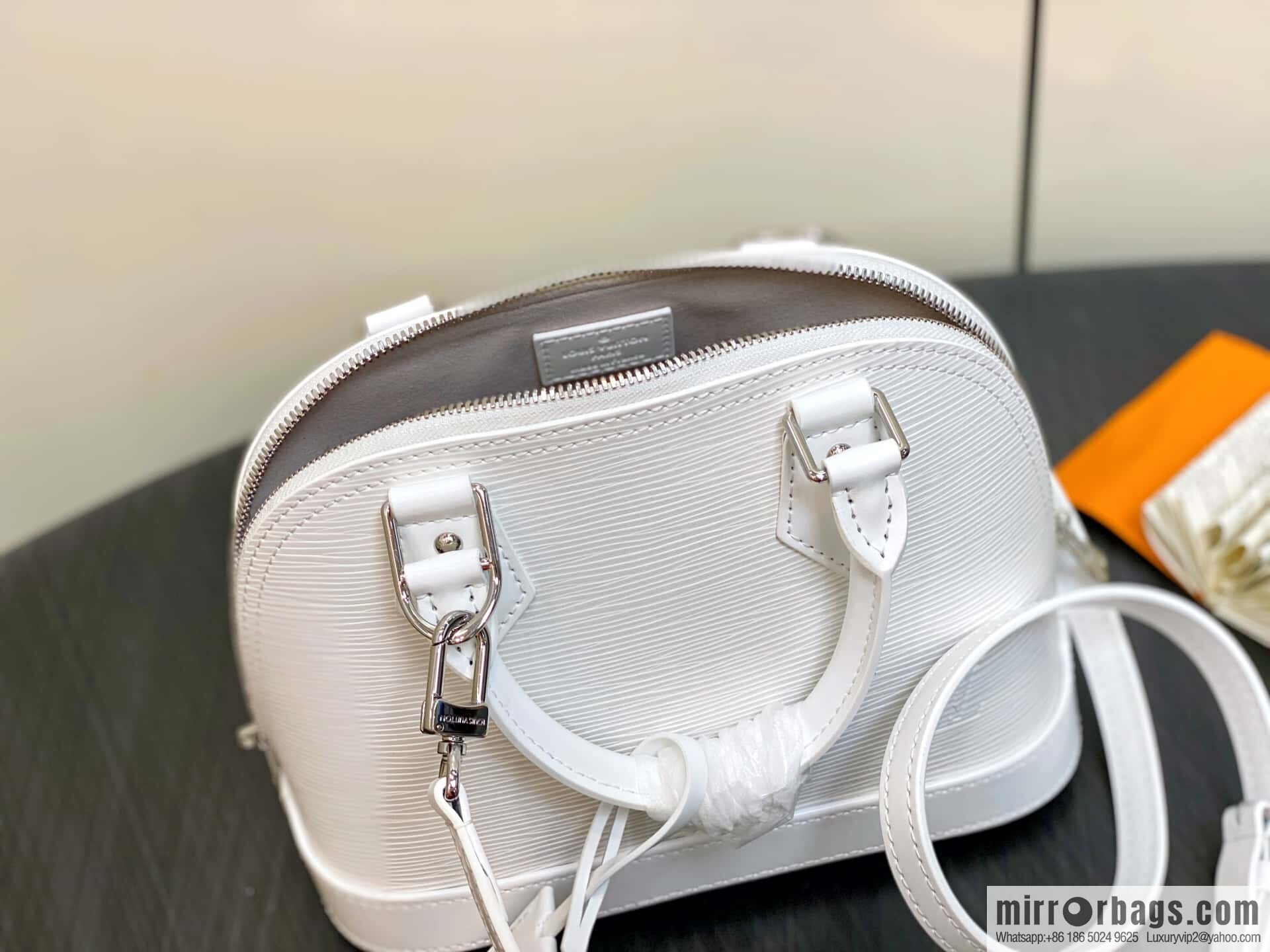 [Boutique‑grade] M11381 white, water ripple shell bag Sac Alma BB handbag