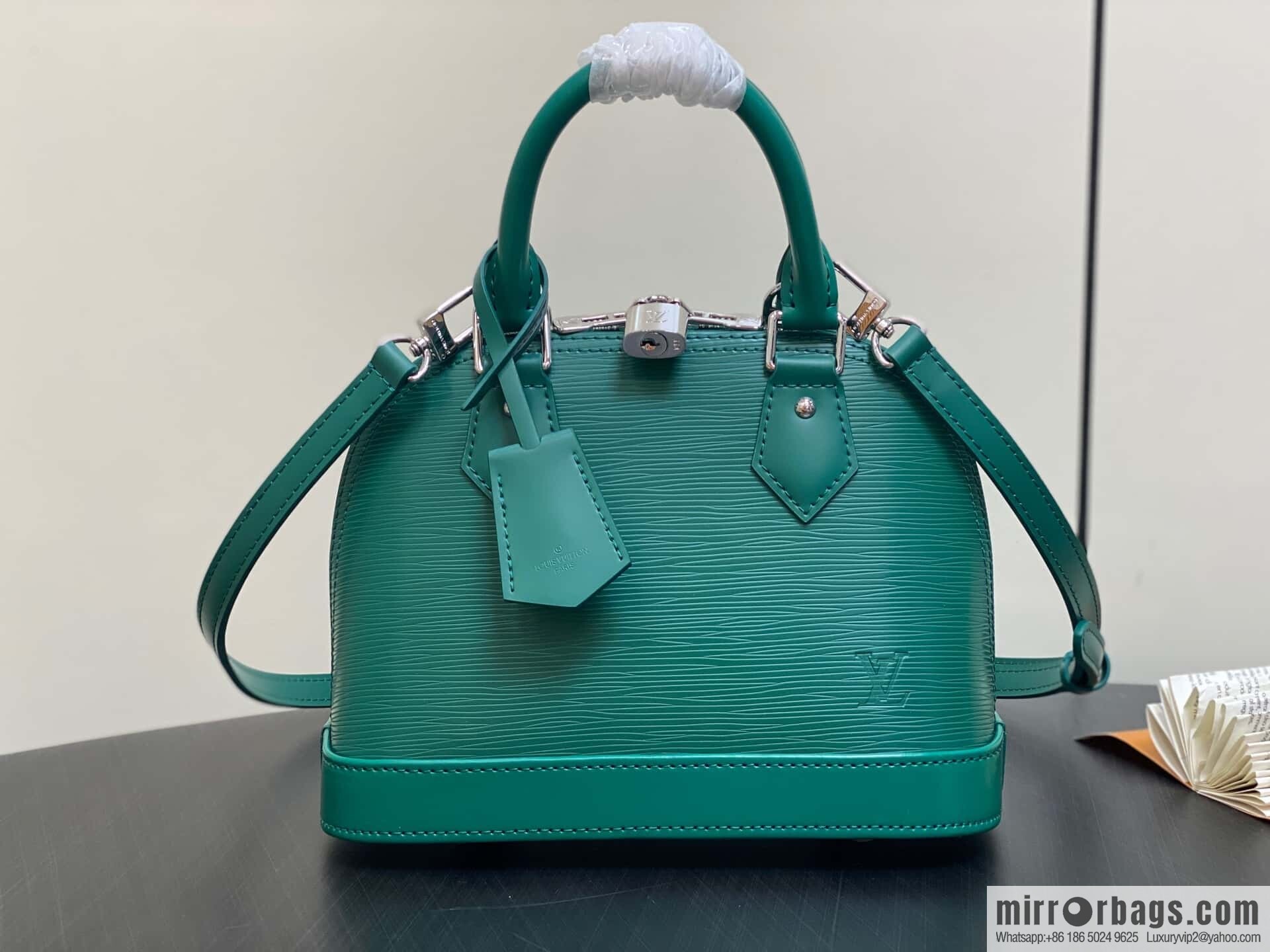 [Boutique‑grade] M12373 green, water ripple shell bag Sac Alma BB handbag