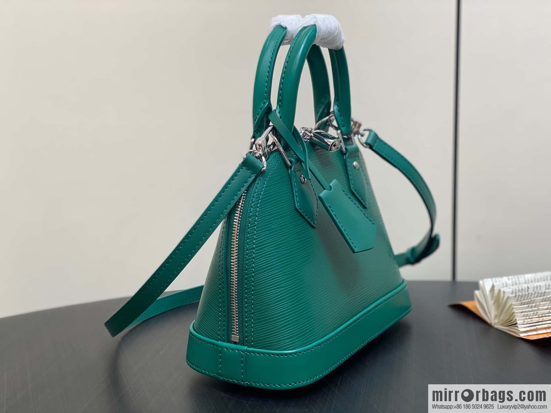 [Boutique‑grade] M12373 green, water ripple shell bag Sac Alma BB handbag